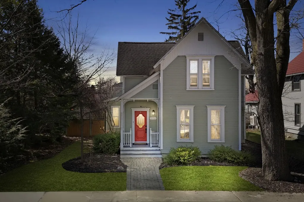 206 E Ninth Street Traverse City City MI 49684