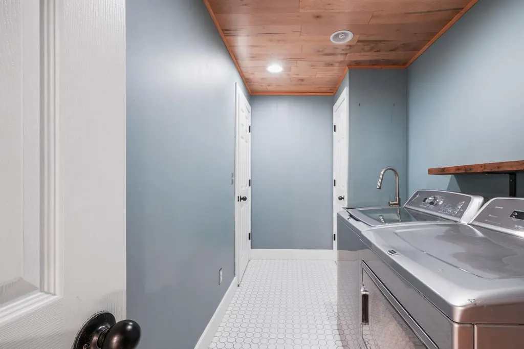 206 E Ninth Street Traverse City City MI 49684