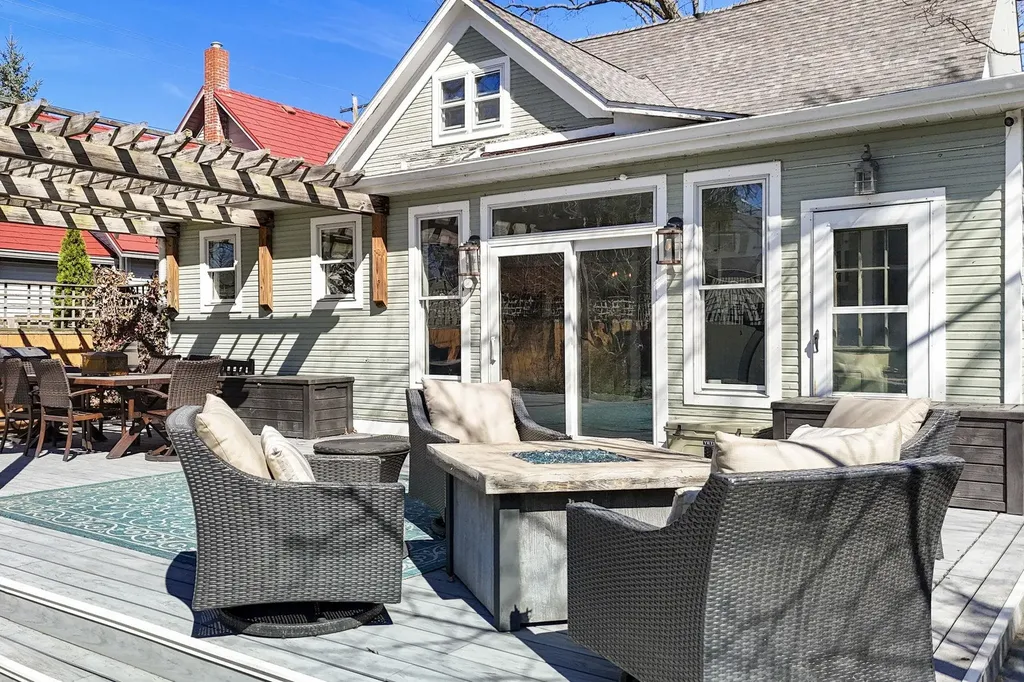 206 E Ninth Street Traverse City City MI 49684