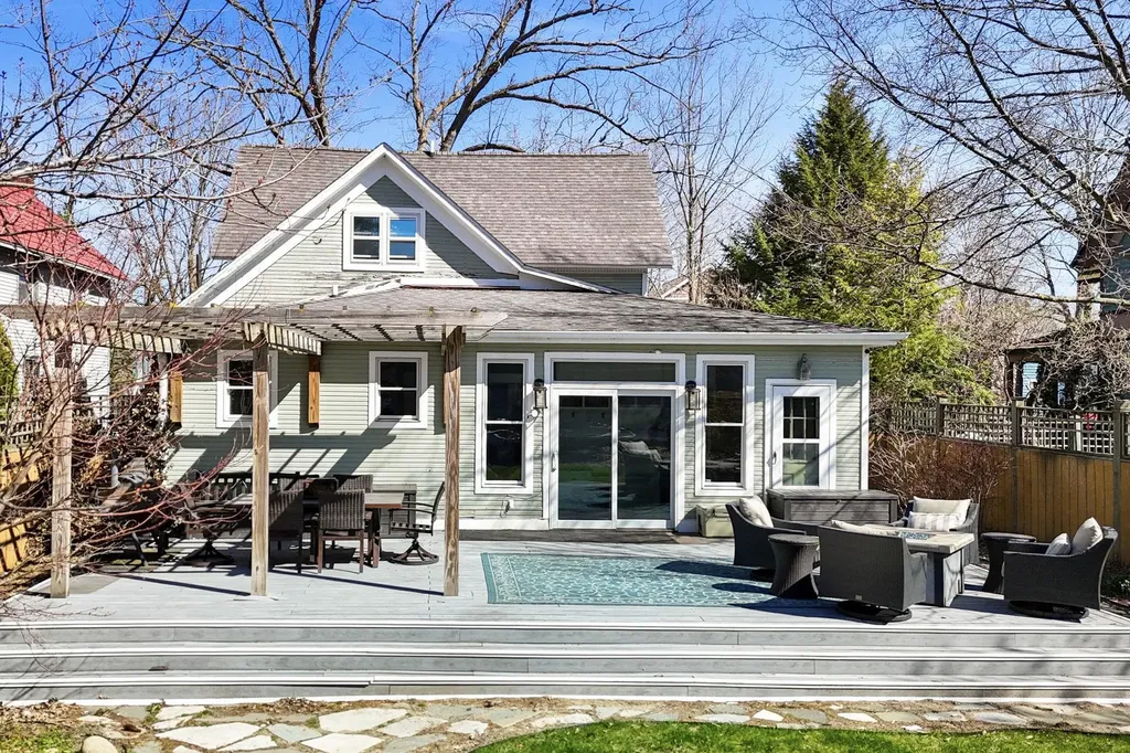 206 E Ninth Street Traverse City City MI 49684