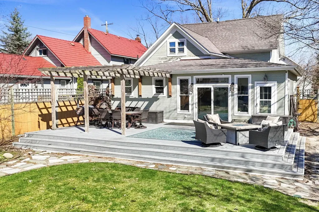 206 E Ninth Street Traverse City City MI 49684