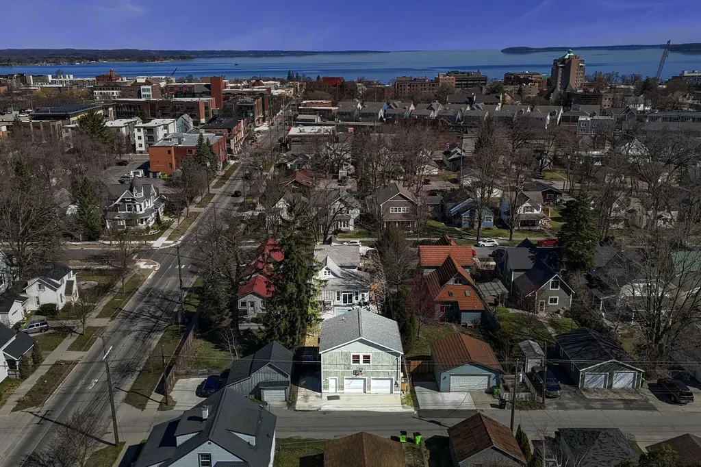 206 E Ninth Street Traverse City City MI 49684