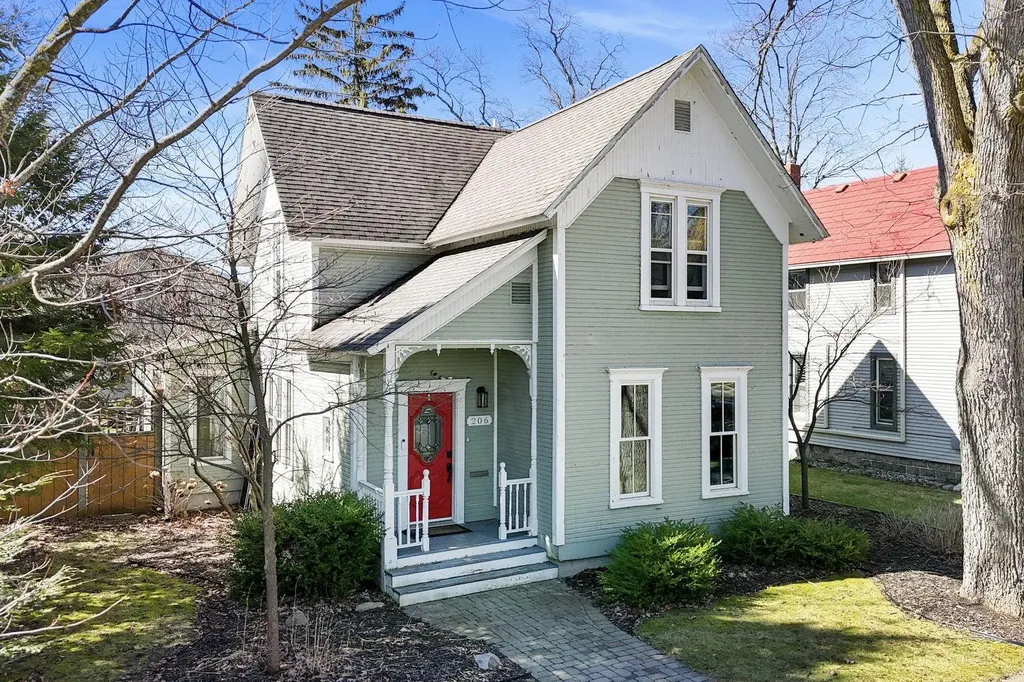 206 E Ninth Street Traverse City City MI 49684