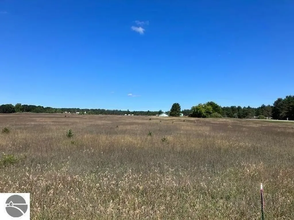 6 Horseshoe Trail Bay Township MI 49770