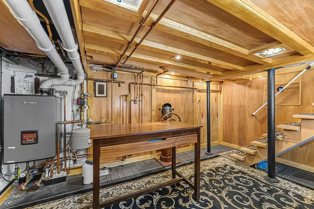 303 W Eleventh Street Traverse City City MI 49684