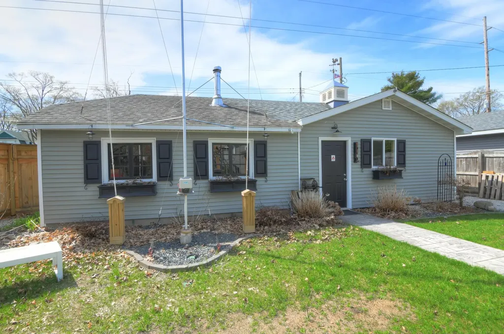303 W Eleventh Street Traverse City City MI 49684