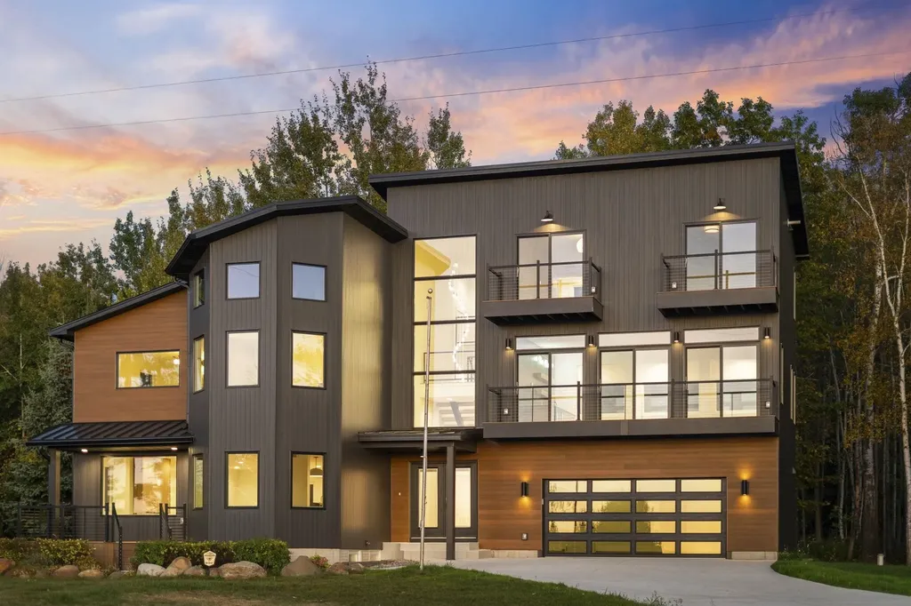 10191 Peninsula Drive Peninsula Township MI 49686
