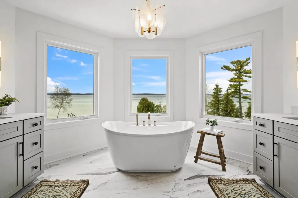 10191 Peninsula Drive Peninsula Township MI 49686