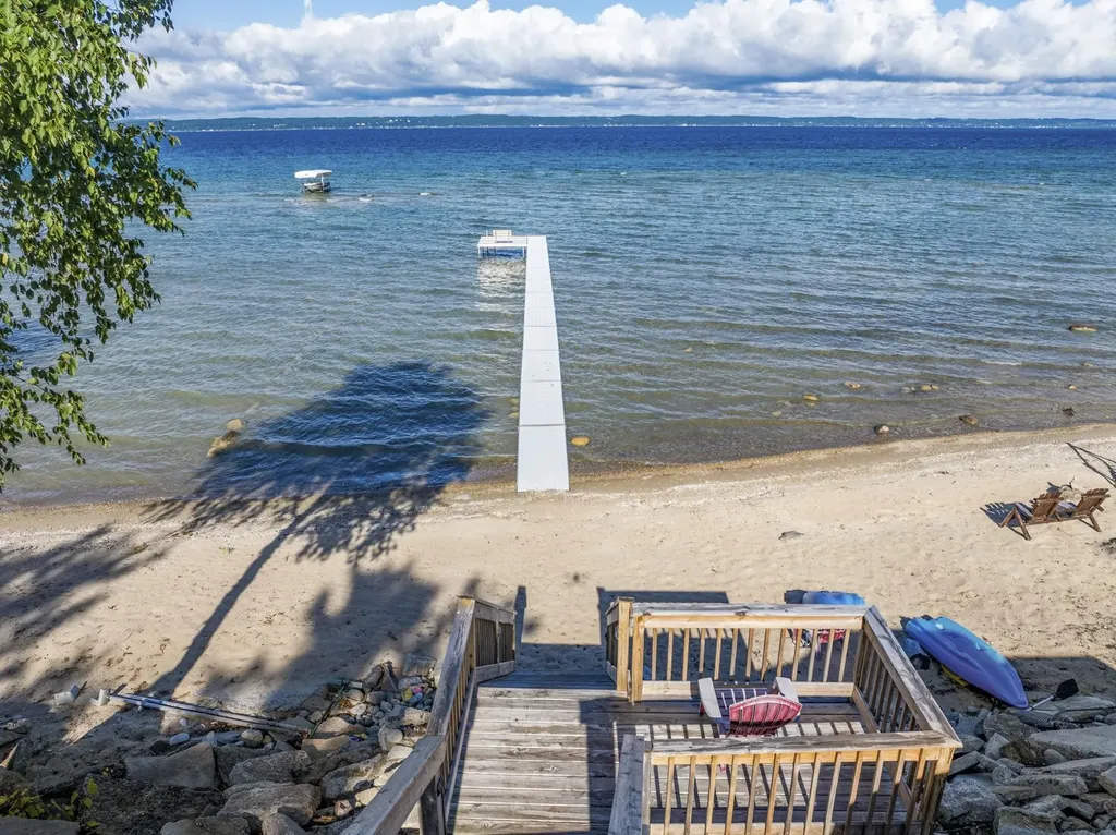 10191 Peninsula Drive Peninsula Township MI 49686
