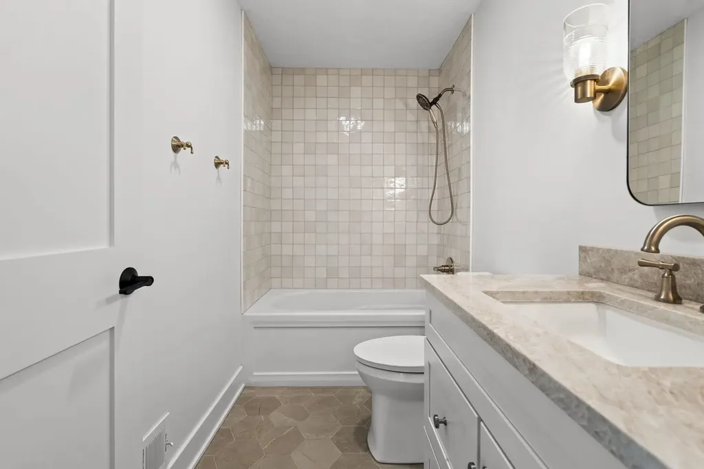 10191 Peninsula Drive Peninsula Township MI 49686