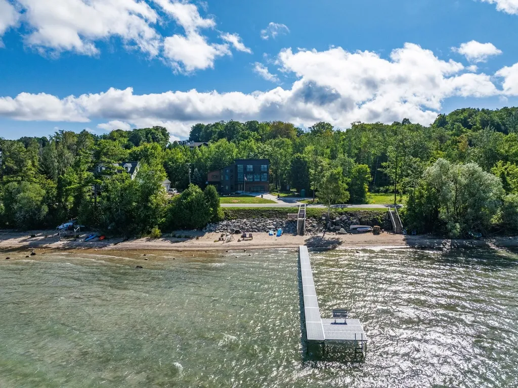 10191 Peninsula Drive Peninsula Township MI 49686