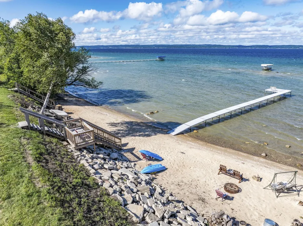10191 Peninsula Drive Peninsula Township MI 49686