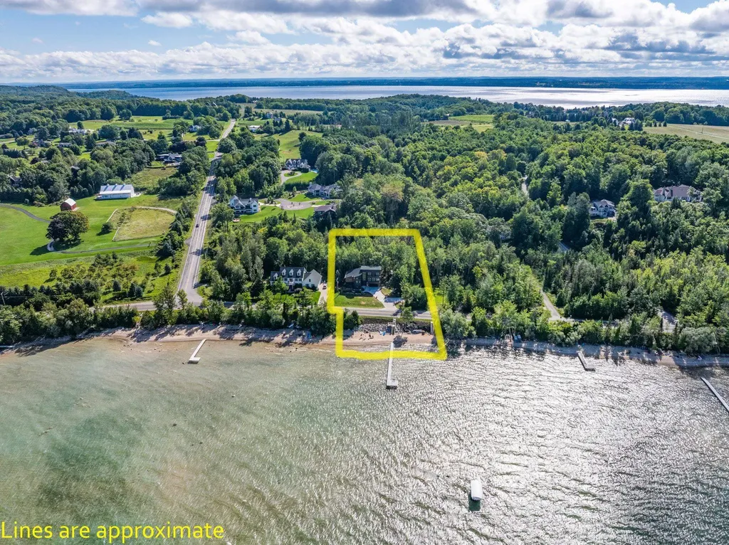 10191 Peninsula Drive Peninsula Township MI 49686