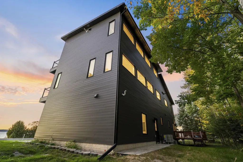 10191 Peninsula Drive Peninsula Township MI 49686