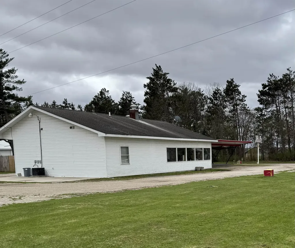 829 S Lakeshore Drive Lake City City MI 49651