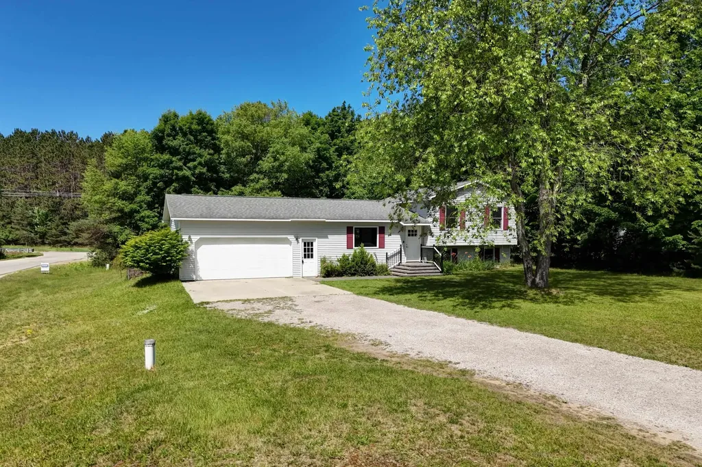 2575 Reily Court Long Lake Township MI 49685