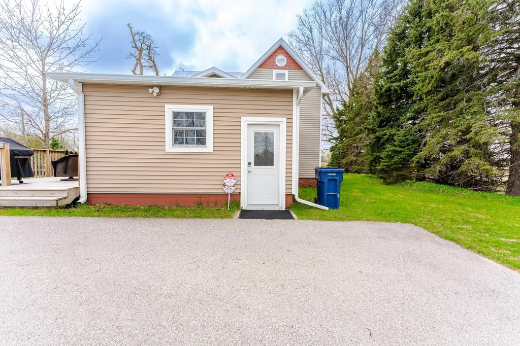 3105 Supply Road East Bay Township MI 49696