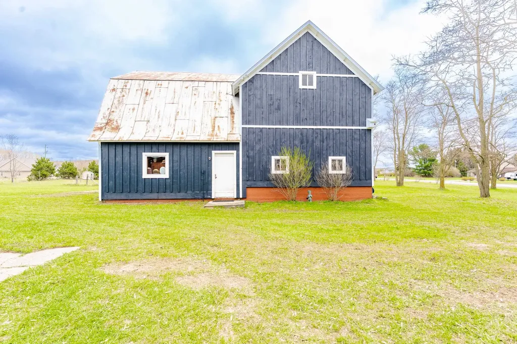 3105 Supply Road East Bay Township MI 49696