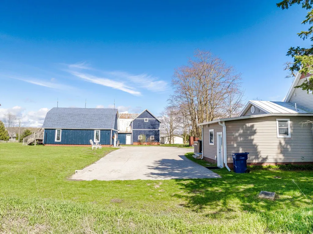 3105 Supply Road East Bay Township MI 49696