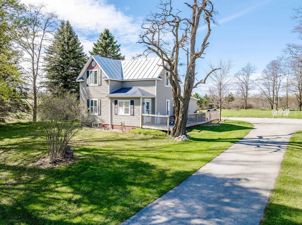 3105 Supply Road East Bay Township MI 49696