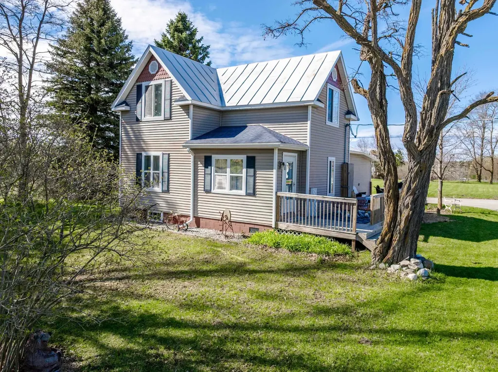 3105 Supply Road East Bay Township MI 49696