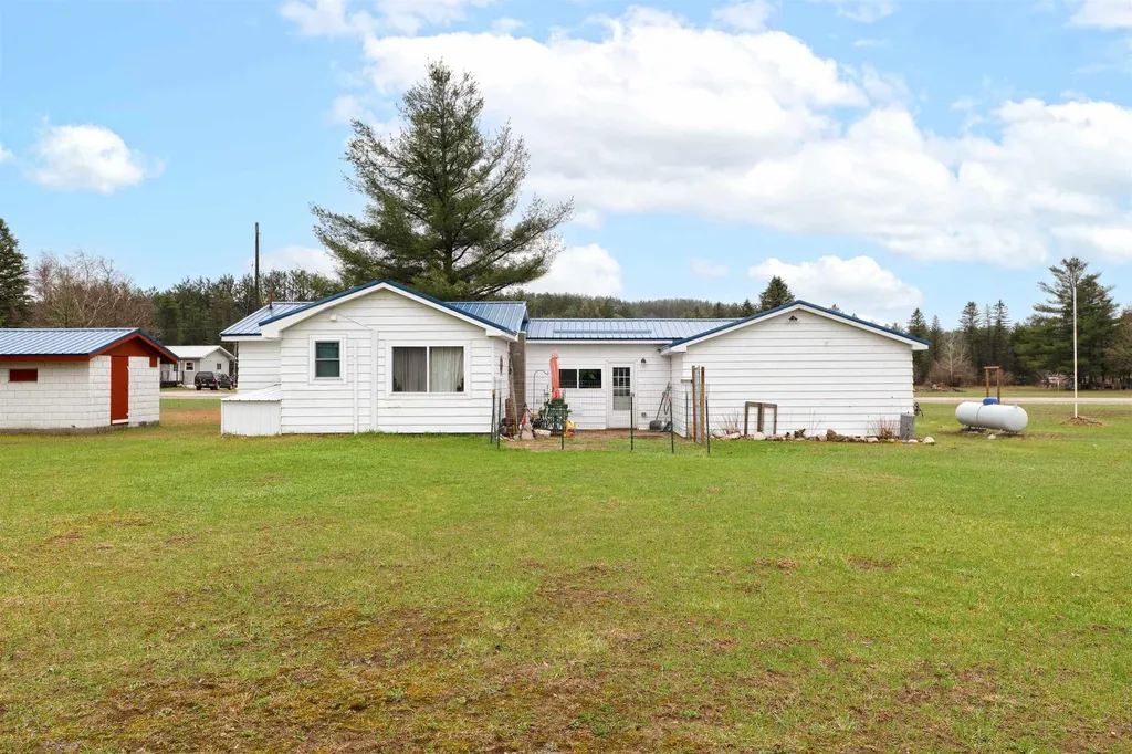 10595 E M-42 Cedar Creek Township MI 49663