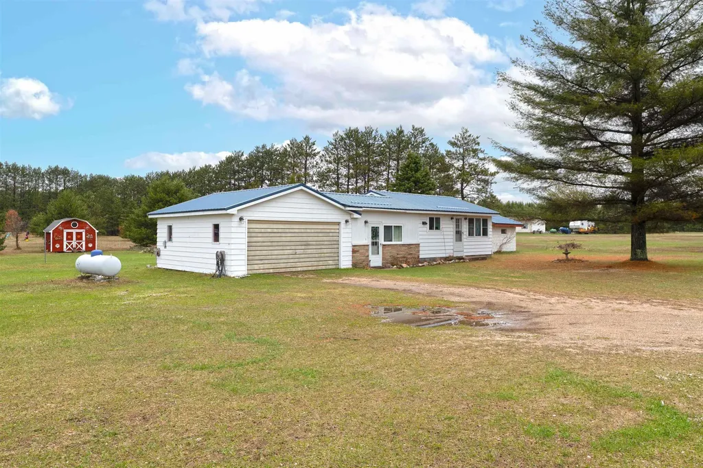 10595 E M-42 Cedar Creek Township MI 49663