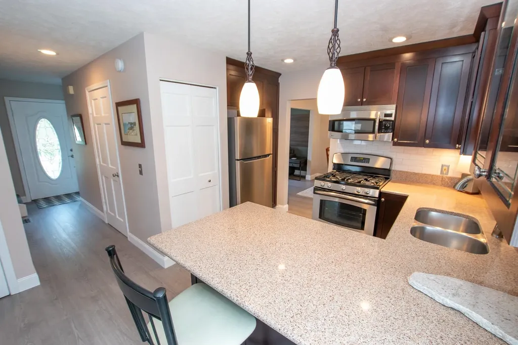 7196 S West Bay Shore Drive Bingham Township MI 49684