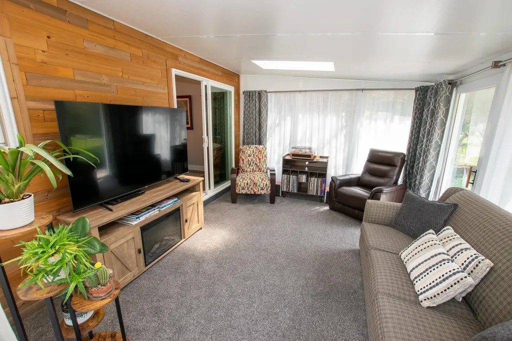 7196 S West Bay Shore Drive Bingham Township MI 49684