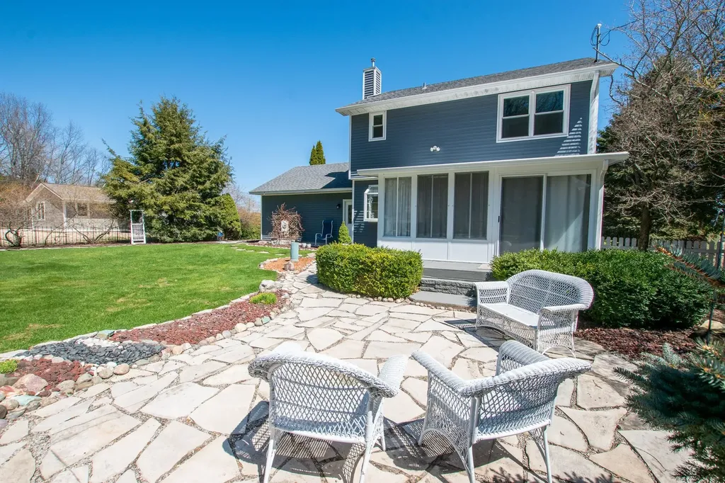 7196 S West Bay Shore Drive Bingham Township MI 49684