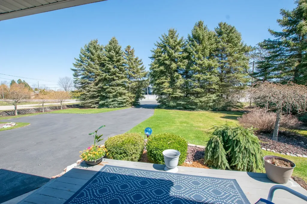 7196 S West Bay Shore Drive Bingham Township MI 49684