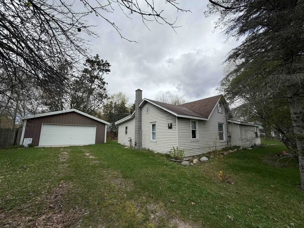110 W Carl Street Hanover Township MI 49620