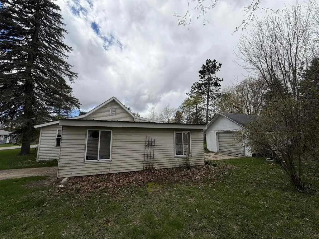 110 W Carl Street Hanover Township MI 49620