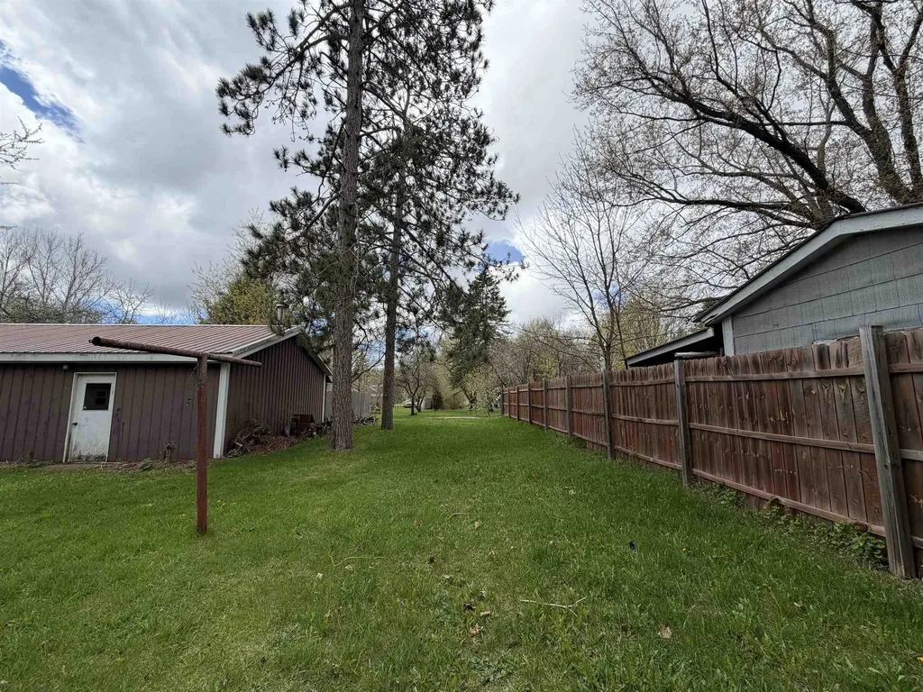 110 W Carl Street Hanover Township MI 49620
