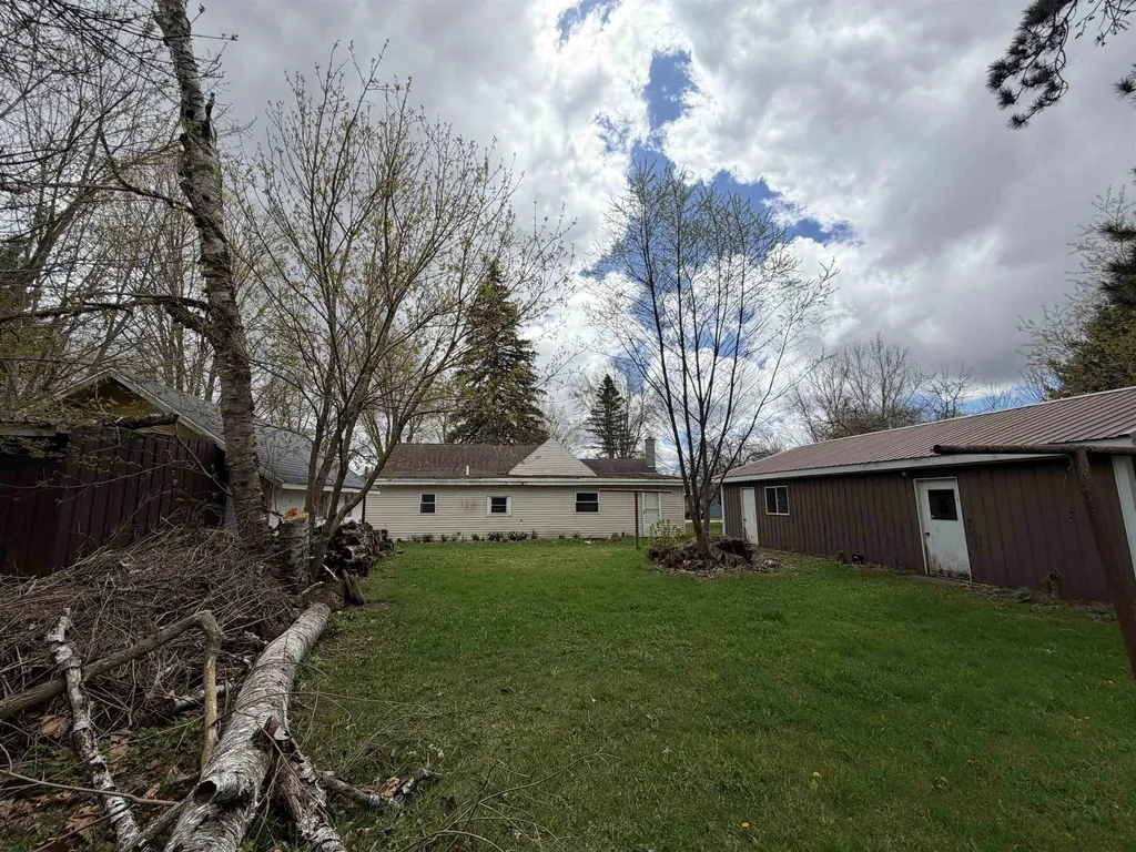 110 W Carl Street Hanover Township MI 49620