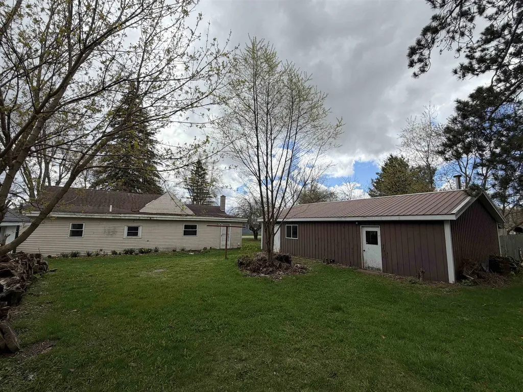 110 W Carl Street Hanover Township MI 49620