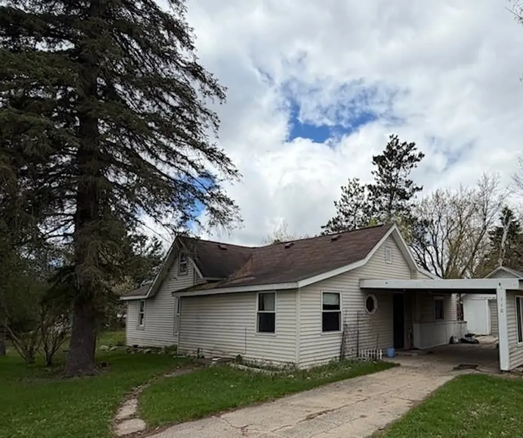110 W Carl Street Hanover Township MI 49620