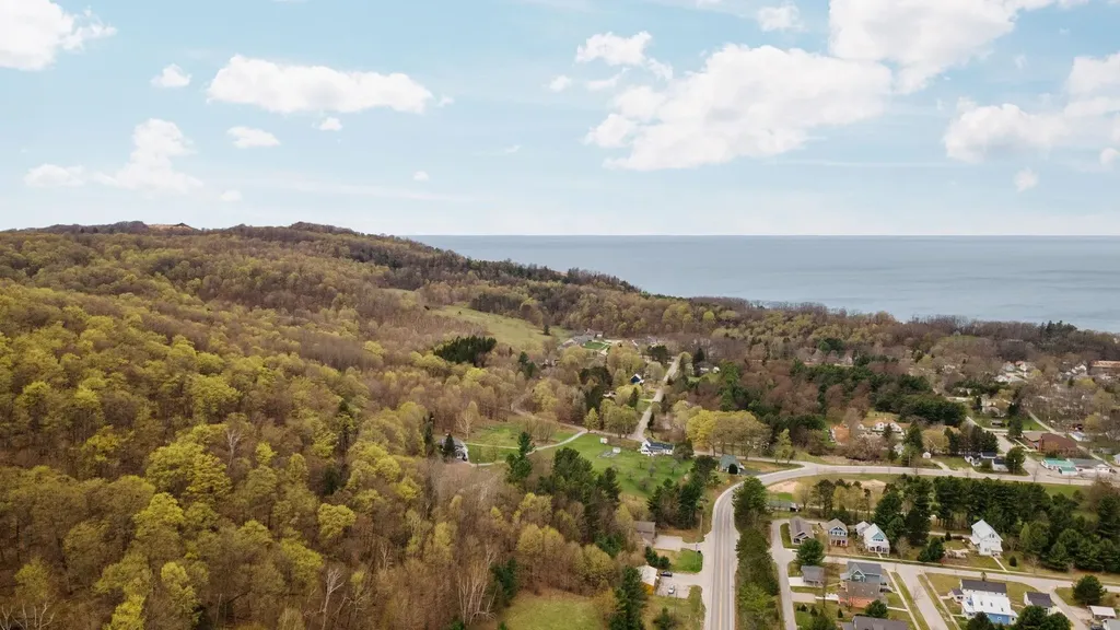 11789 S Roen Drive Leelanau Township MI 49630