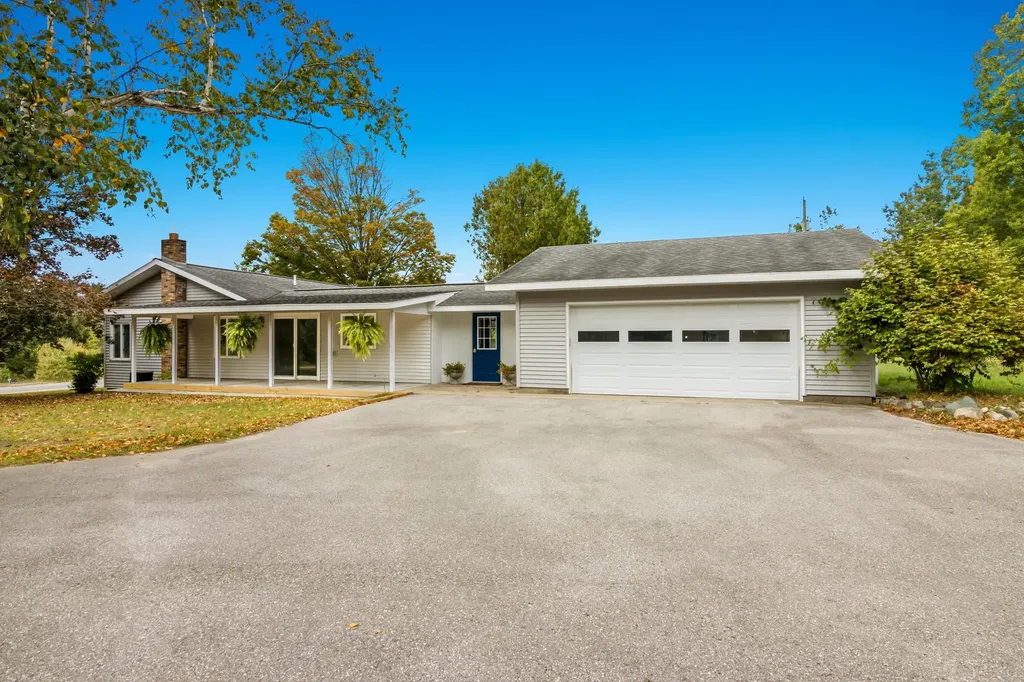 2262 W River Road Blair Township MI 49696