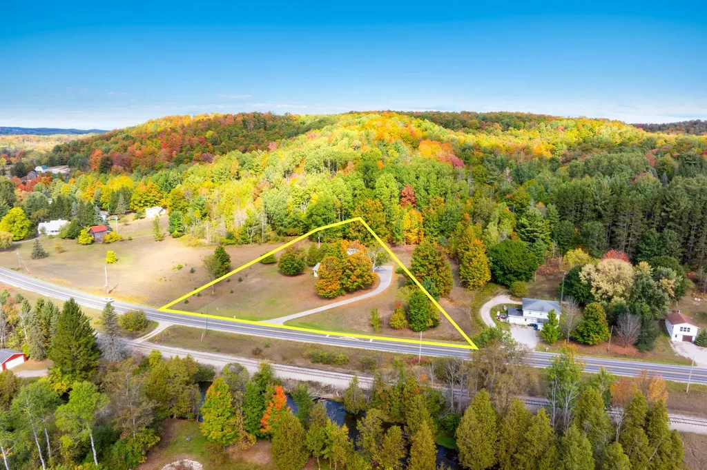 2262 W River Road Blair Township MI 49696