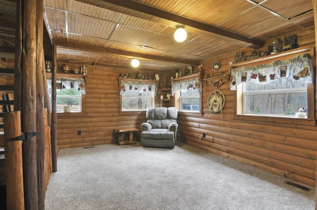 2561 E Johnson Road Norwich Township MI 49651
