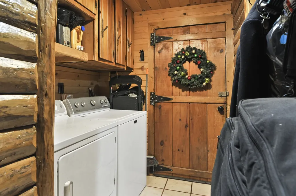 2561 E Johnson Road Norwich Township MI 49651