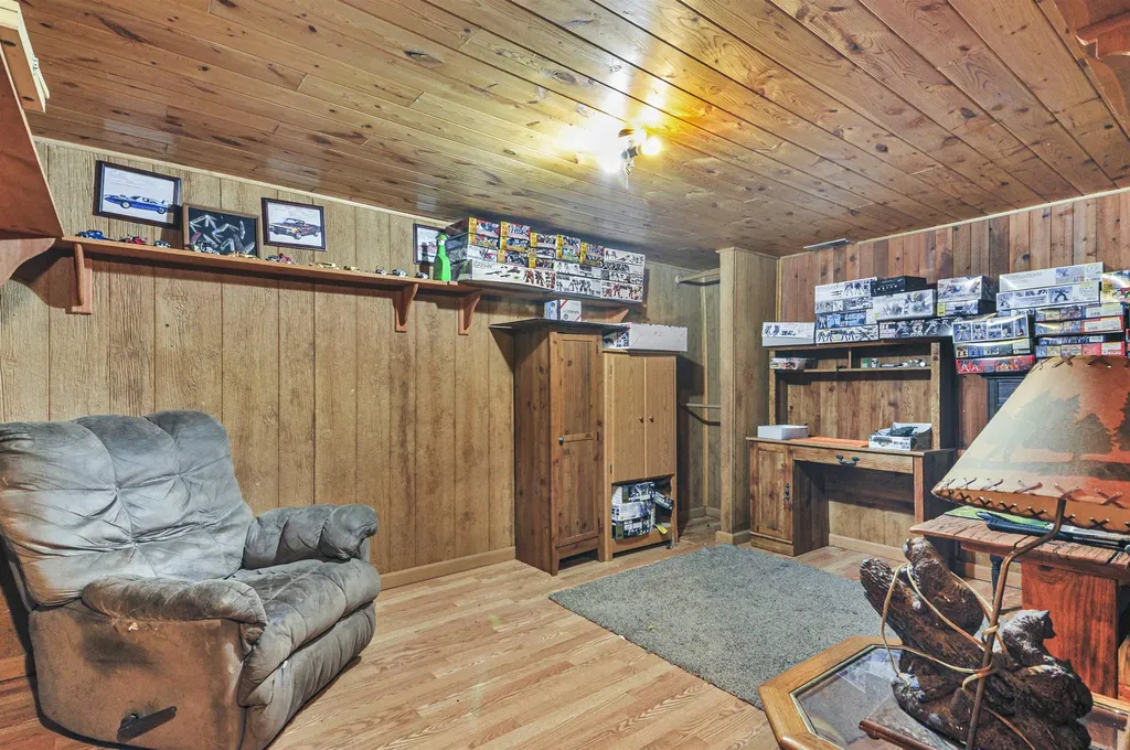 2561 E Johnson Road Norwich Township MI 49651