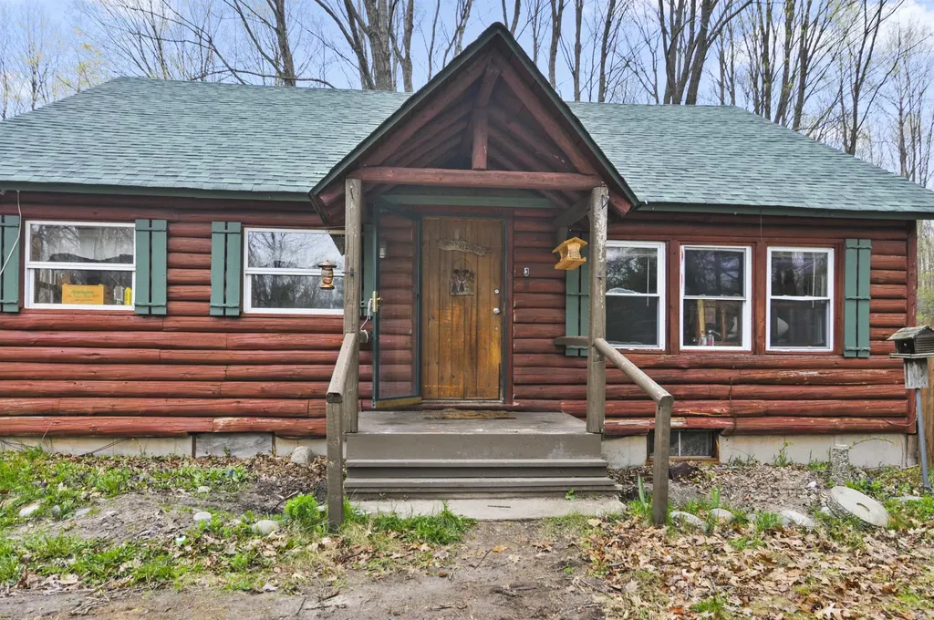 2561 E Johnson Road Norwich Township MI 49651