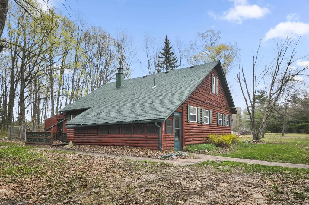 2561 E Johnson Road Norwich Township MI 49651