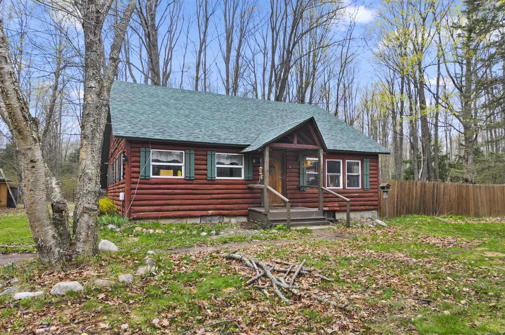 2561 E Johnson Road Norwich Township MI 49651