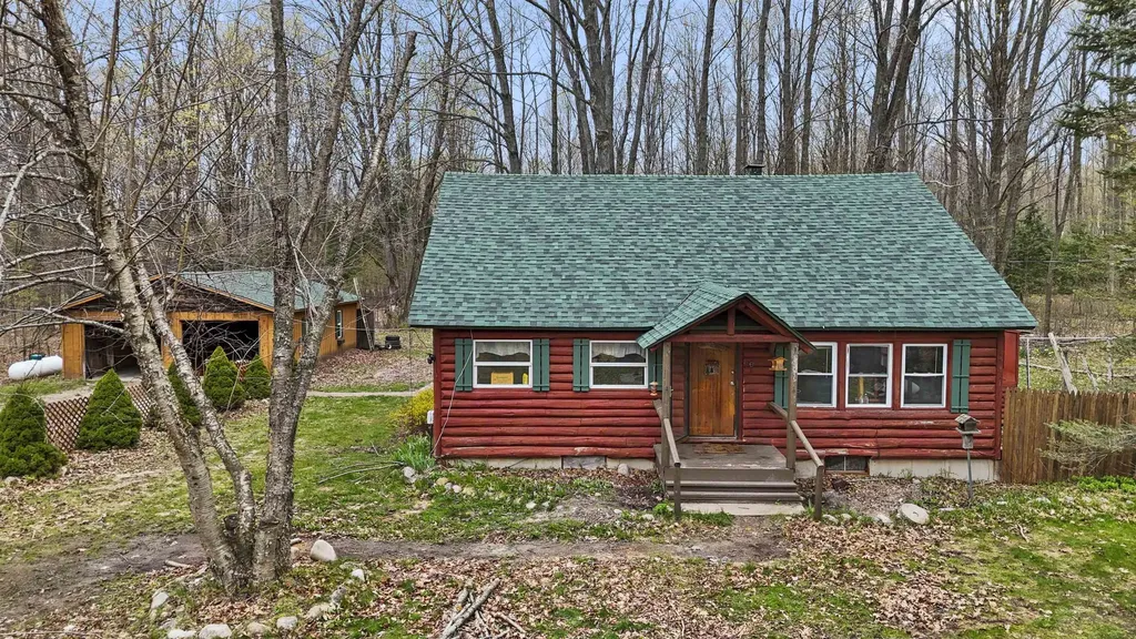 2561 E Johnson Road Norwich Township MI 49651