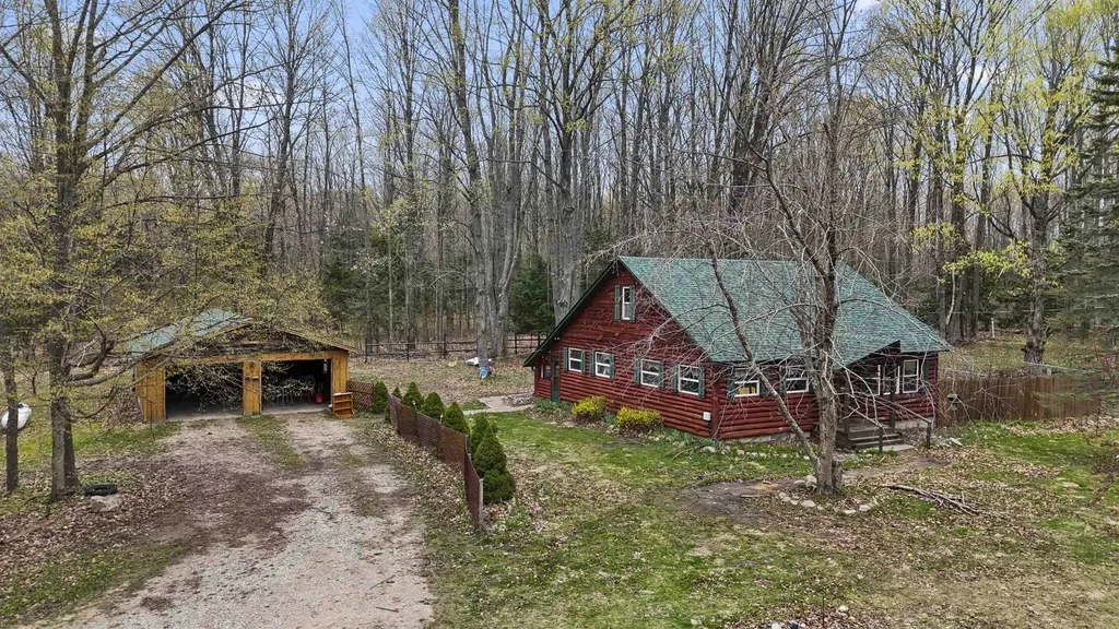 2561 E Johnson Road Norwich Township MI 49651
