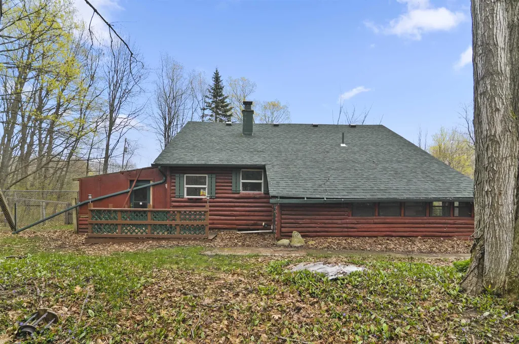 2561 E Johnson Road Norwich Township MI 49651