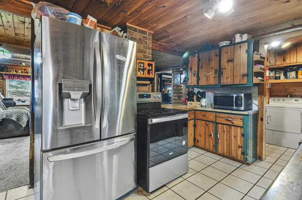 2561 E Johnson Road Norwich Township MI 49651